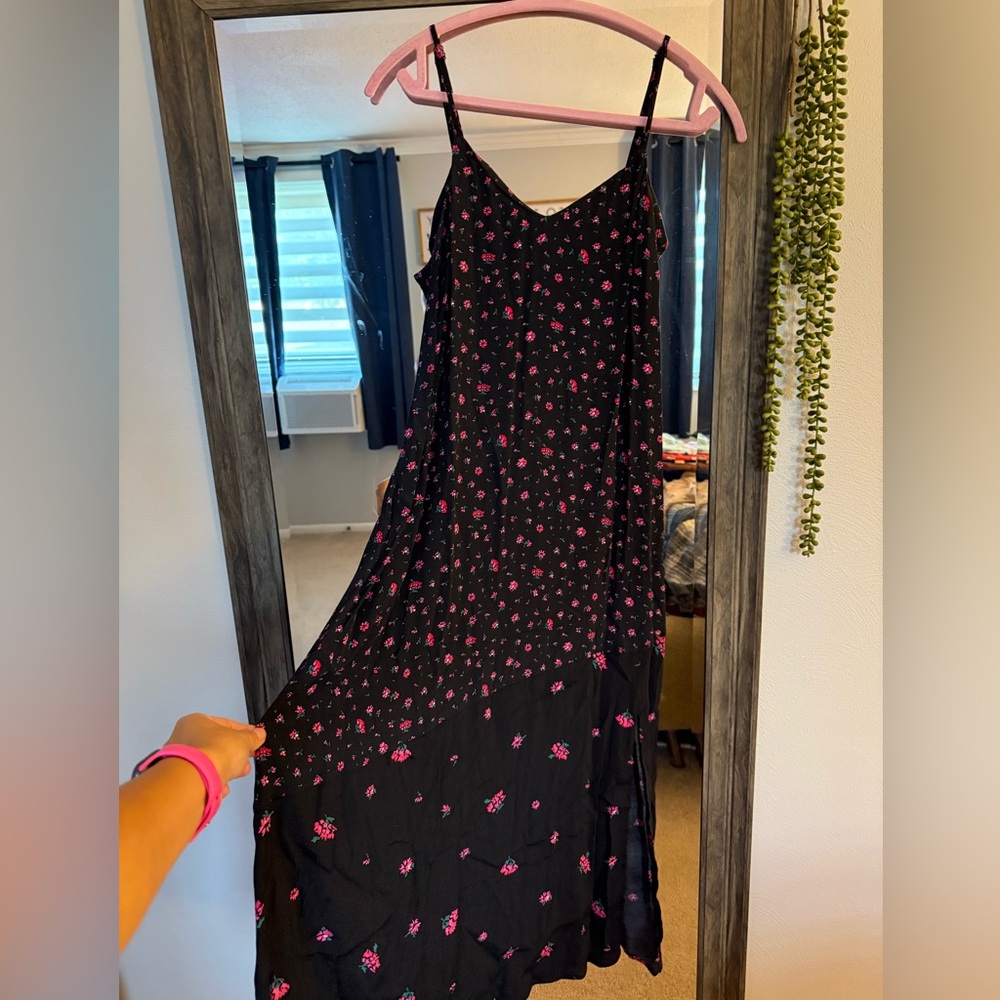 Black floral dress - size M